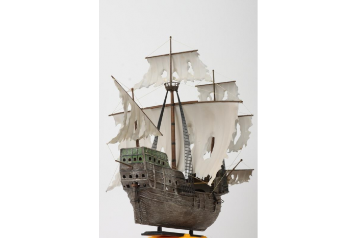 Model Kit loď 9042 - Flying Dutchman (Ghost Ship) (1:100)