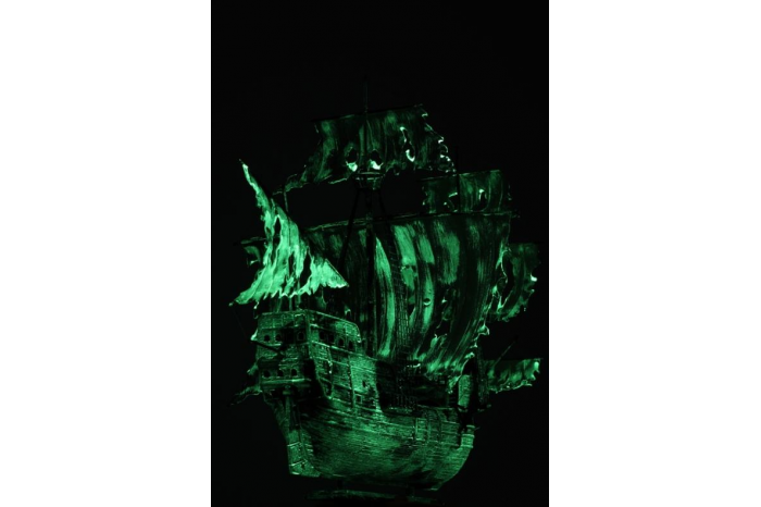 Model Kit loď 9042 - Flying Dutchman (Ghost Ship) (1:100)