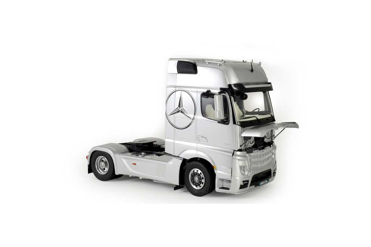 Mercedes Actros MP4 Gigaspace Camion Truck Plastic Kit 1:24 Model 3905 ITALERI 
