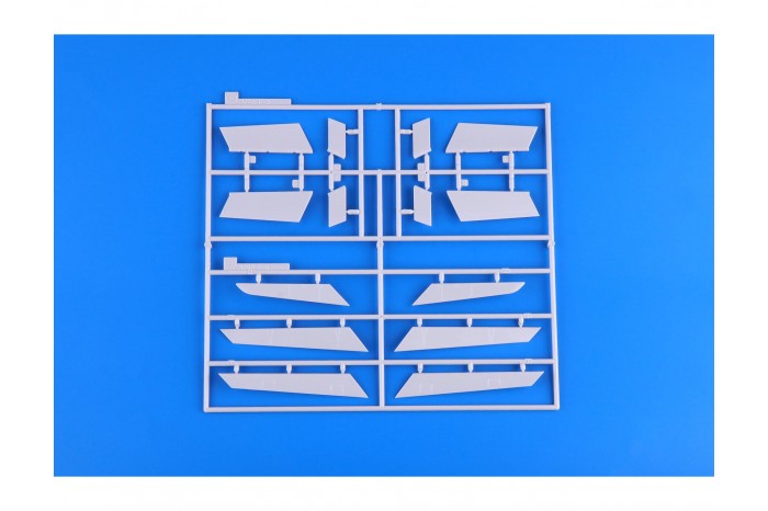 F8-E Crusader (1:48) - 11110