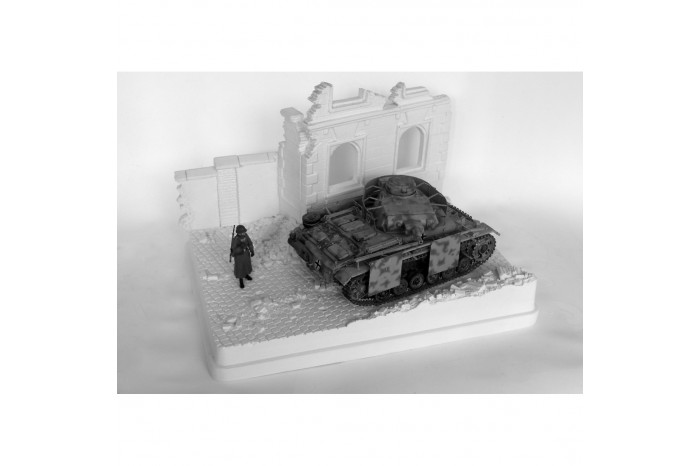 House with wall in rubble - 3N30