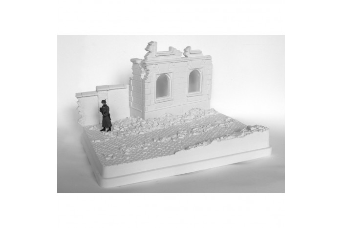 House with wall in rubble - 3N30