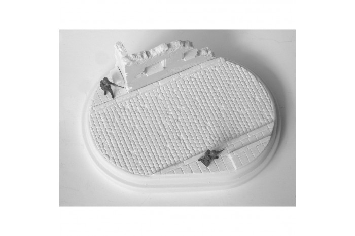 Street with ruin of the house - 7N19