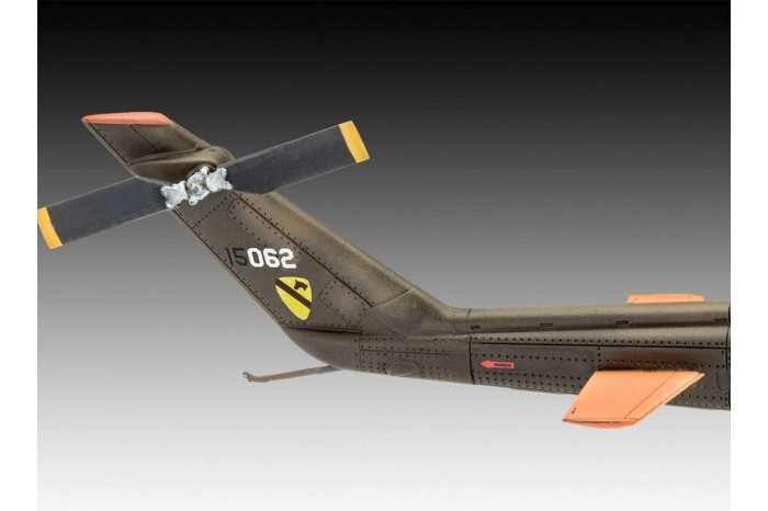 Plastic ModelKit vrtulník 04956 - Bell AH-1G Cobra (1:72)