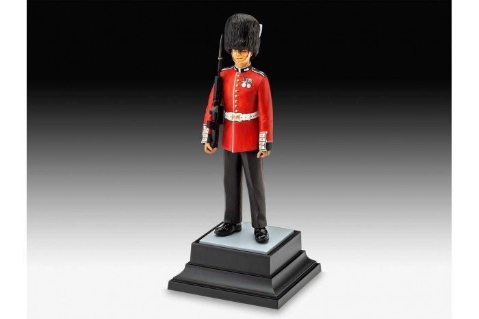 Plastic ModelKit figurka 02800 - Queen´s Guard (1:16)