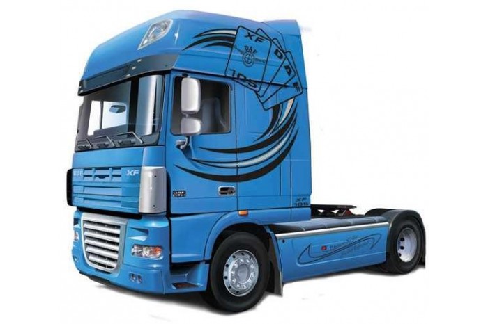 Model Kit truck 3933 - DAF XF105 Space America (1:24)