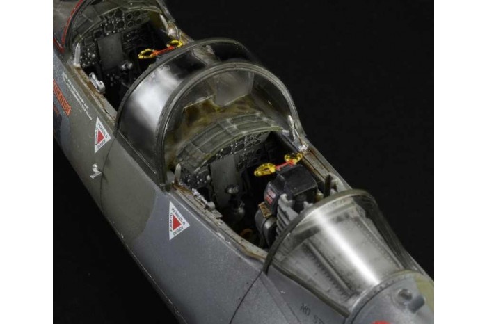 Model Kit letadlo 2509 - TF-104 G Starfighter (1:32)