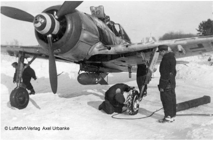 ModelSet letadlo 63898 - Focke Wulf Fw190 F-8 (1:72)