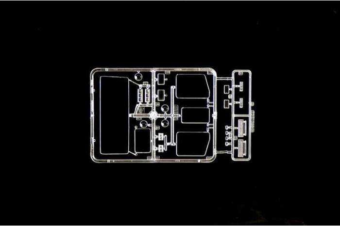 Model Kit truck 3937 - Scania T143H 6x2 (1:24)
