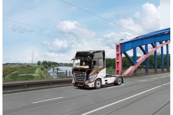 Plastic ModelKit auto 07439 - Mercedes-Benz Actros MP4 (1:24)