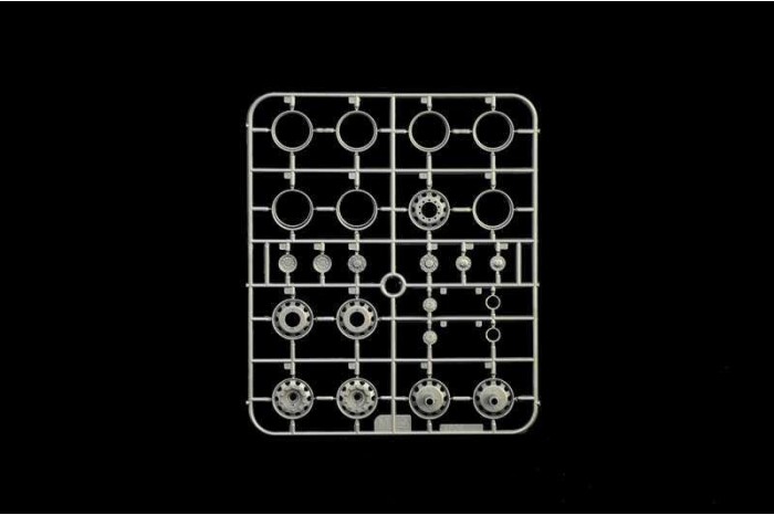 Model Kit truck 3942 - VOLVO FH4 Globetrotter Medium Roof (1:24)