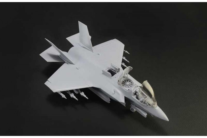Model Kit letadlo 1425 - F-35 B Lightning II STOVL version (1:72)
