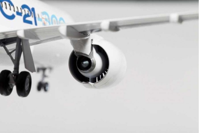 Model Kit letadlo 7033 - Civil Airliner MC-21-300 (1:144)