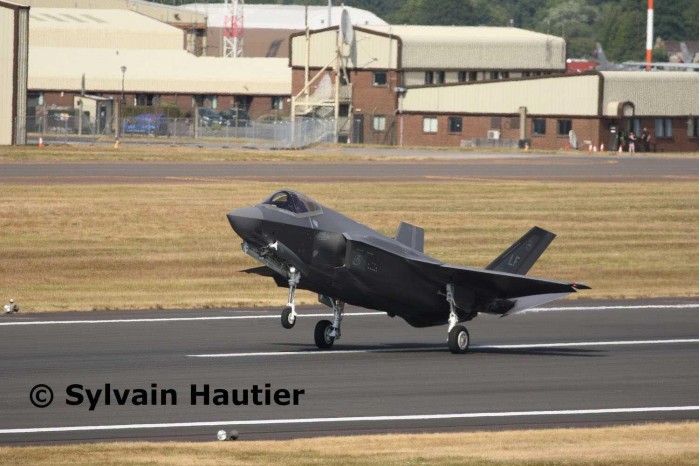 Plastic ModelKit letadlo 03868 - F-35A Lightning II (1:72)