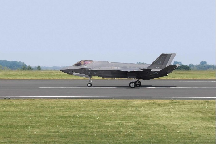 Plastic ModelKit letadlo 03868 - F-35A Lightning II (1:72)