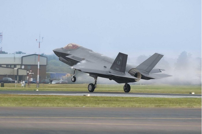 Plastic ModelKit letadlo 03868 - F-35A Lightning II (1:72)