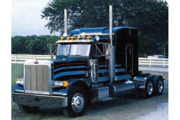 CLASSIC PETERBILT 378 "Long Hauler" (1:24) - 3857
