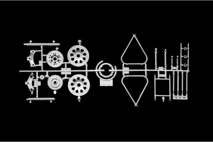 Model Kit motorka 4644 - Suzuki RG 500 XR27 (Team Heron - Barry Sheene) 1978 (1:9)