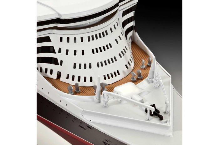 Plastic ModelKit loď 05231 - Queen Mary 2 (1:700)