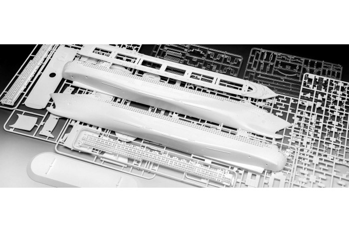 Plastic ModelKit loď 05231 - Queen Mary 2 (1:700)