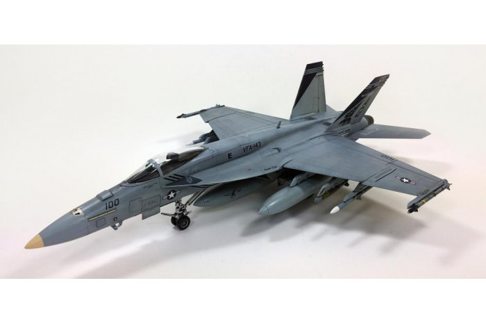 Model Kit letadlo 12547 - USN F/A-18E VFA-143 "PUKIN DOGS" (1:72)