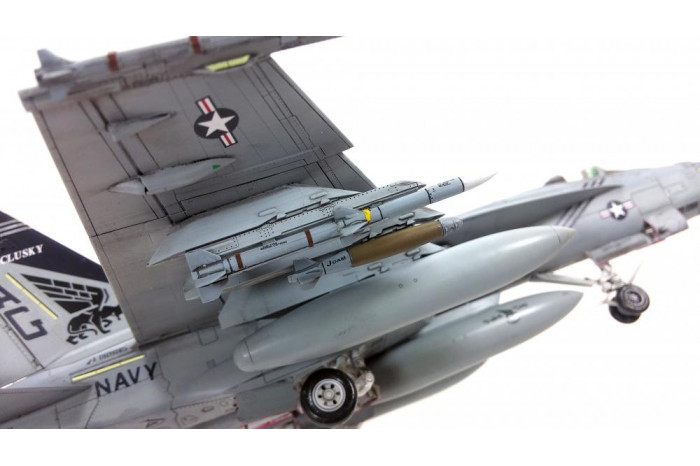 Model Kit letadlo 12547 - USN F/A-18E VFA-143 "PUKIN DOGS" (1:72)