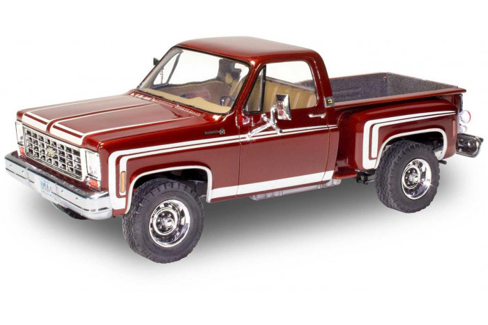 Plastic ModelKit MONOGRAM auto 4486 - 76 Chevy Sports Stepside Pickup (1:25)