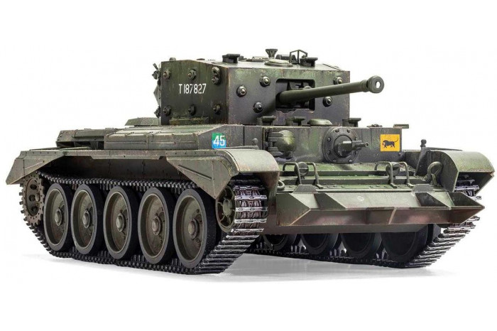 Classic Kit tank A1373 - Cruiser Mk.VIII A27M Cromwell Mk.IV (1:35)