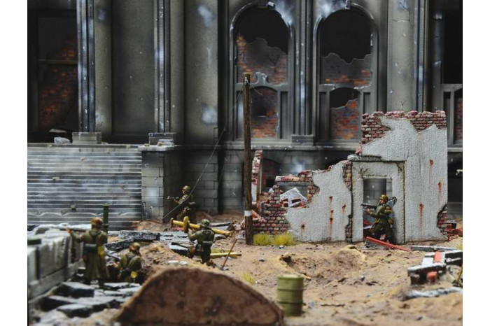 Model Kit diorama 6195 - Berlin 1945: Battle for the Reichstag (1:72)