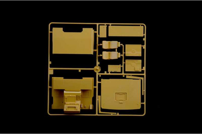 Model Kit truck 3957 - Volvo F-12 Intercooler (Low Roof) with accessories (1:24)