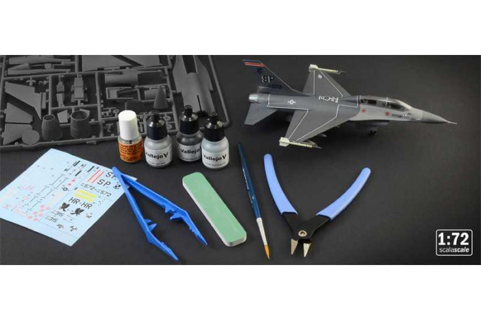 Model Set letadlo 72009 - F-16 C/D Night Falcon (1:72)