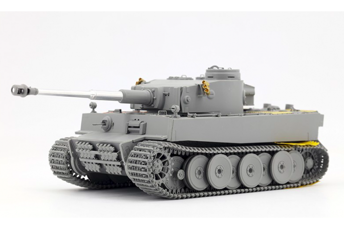 ドラゴン 1/35 ティーガーInitial Production 3 in 1 Amazon.com: Dragon Models 1/35 Tiger I, Initial Production s