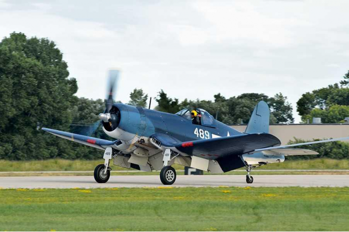 Plastic ModelKit letadlo 04781 - Vought F4U-1D Corsair (1:32)