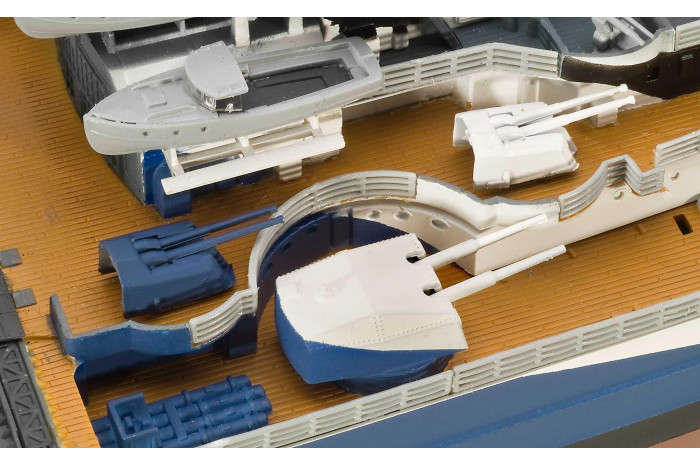 Plastic ModelKit loď 05096 - German Battleship WWII TIRPITZ (1:350)