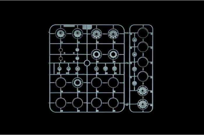 Model Kit truck 3965 - Scania S770 V8 "White Cab" (1:35)