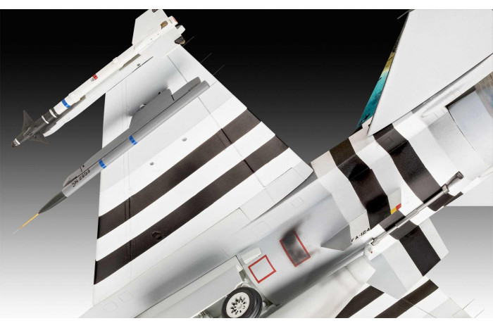 Plastic ModelKit letadlo 03802 - 50th Anniversary F-16 Falcon (1:32)