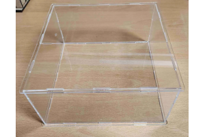 Plexibox with transparent base (200x200x100) - 02030