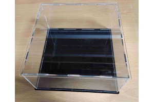 Plexibox with black base (200x200x100) - 02031