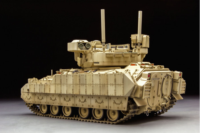 U.S. Cavalry Fighting Vehicle M3A3 Bradley w/BUSK III (1:35) - 006