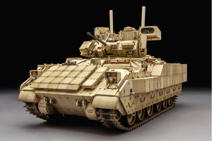 U.S. Cavalry Fighting Vehicle M3A3 Bradley w/BUSK III (1:35) - 006