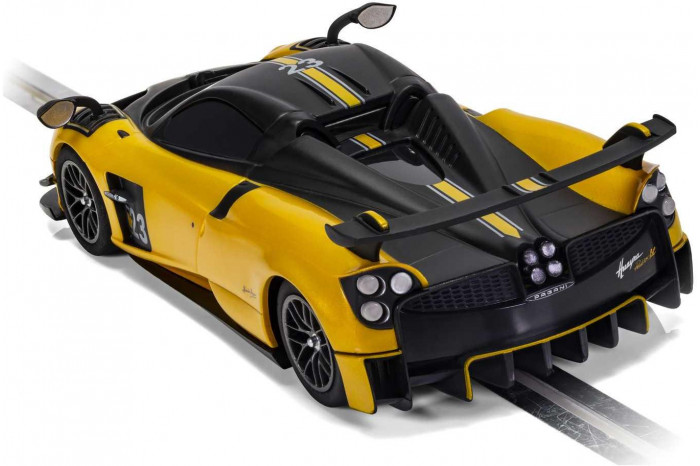 Autíčko Super Resistant SCALEXTRIC C4212 - Pagani Huayra BC Roadster - Yellow (1:32)