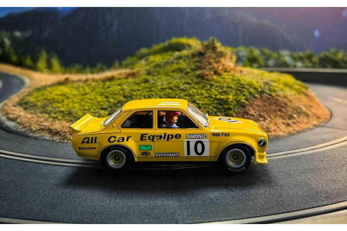 Autíčko Touring SCALEXTRIC C4590 - Ford Escort MK1 - All Car Equipe - Nick Whiting (1:32)