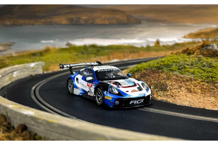 Autíčko GT SCALEXTRIC C4522 - Porsche 911 GT3 R ACI Motorsport (1:32)