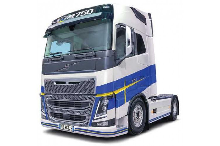 Model Kit truck 3970 - Volvo FH16 Medium Roof (1:24)
