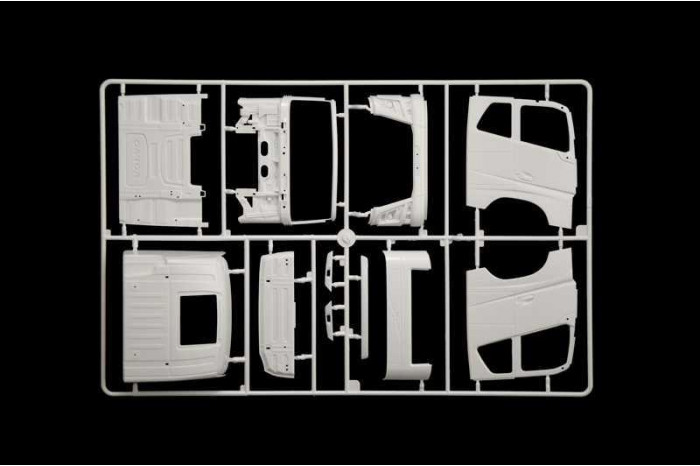 Model Kit truck 3970 - Volvo FH16 Medium Roof (1:24)