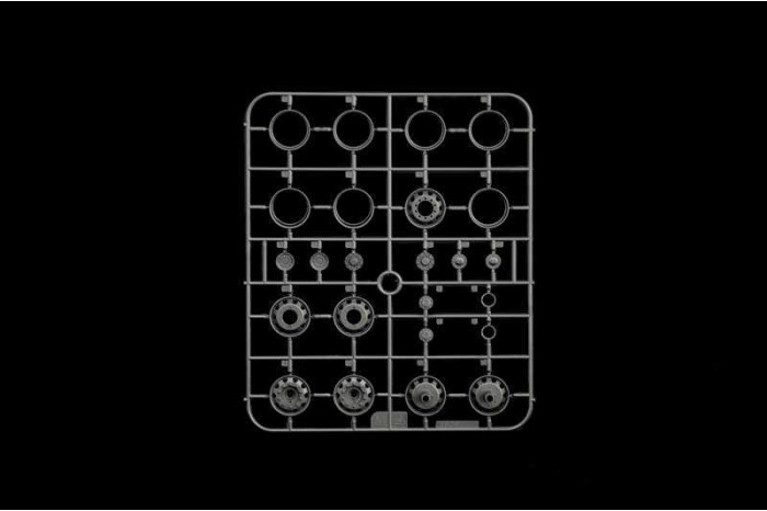 Model Kit truck 3970 - Volvo FH16 Medium Roof (1:24)