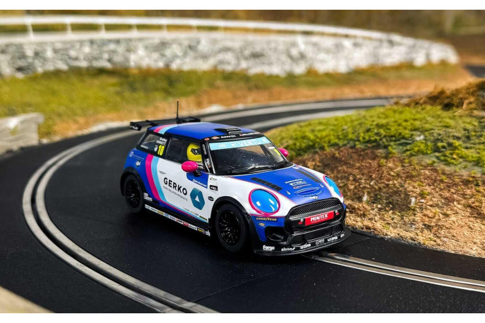 Autíčko Touring SCALEXTRIC C4410 - Mini Cooper F56 - Bradley Gravett 2024 (1:32)