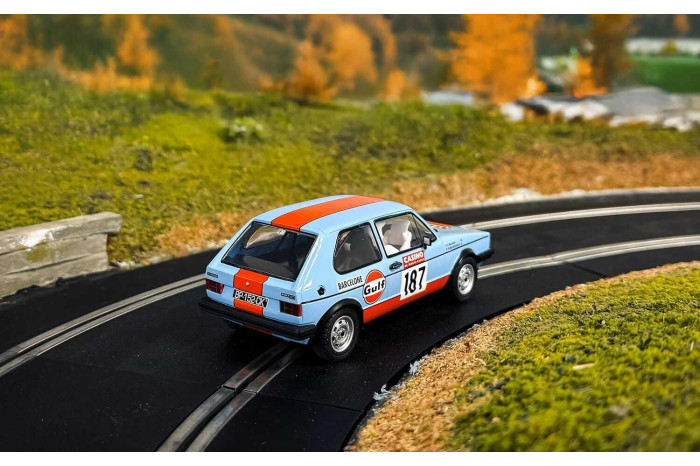 Autíčko Gulf SCALEXTRIC C4609 - Volkswagen Golf Gti (1:32)