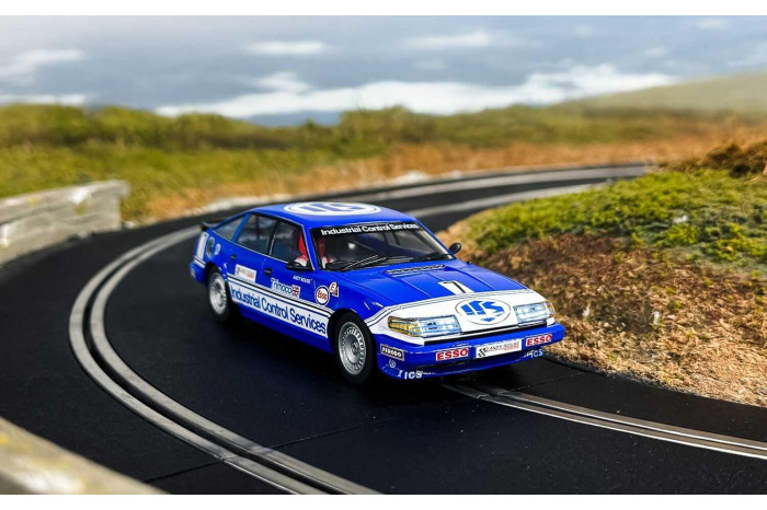 Autíčko Touring SCALEXTRIC C4634 - Rover SD1 - BTCC 1984 - Andy Rouse (1:32)