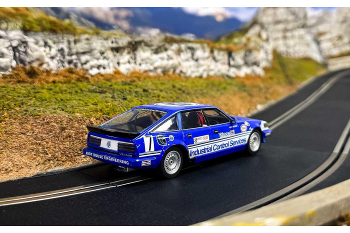 Autíčko Touring SCALEXTRIC C4634 - Rover SD1 - BTCC 1984 - Andy Rouse (1:32)